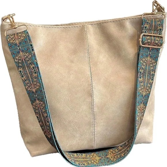 Boho hobo crossbody - winter white / beige - vegan leather - guitar strap - Picture 3 of 5